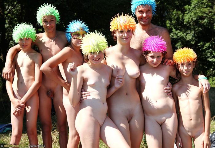 Familien picknick Nudisten auf Natur video